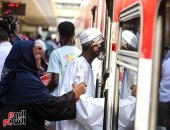 زغاريد وفرحة فى محطة مصر مع انطلاق ثانى قطارات عودة السودانيين طواعية لوطنهم.. رسائل شكر للمصريين على حسن الضيافة والاستقبال.. وهيئة السكة الحديد تشغل قطارا مخصوصا من القاهرة لأسوان أسبوعيا