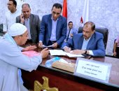 محافظ سوهاج يستمع إلى مطالب وشكاوى المواطنين فى اللقاء الجماهيري