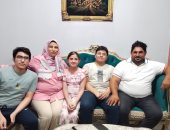 الناجح يرفع إيده.. فرحة كبيرة بمنازل أوائل الثانوية العامة بالقليوبية.. "حسين" الثانى علمى رياضيات: أهدى النجاح لوالدى المتوفى وأتمنى اللحاق بجامعة زويل.. و"عمر" الرابع: فرحتى ما تتوصفش.. ووالده يفى بوعده