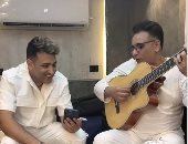 تامر حسين يعيد الموسيقار الراحل محمد رحيم للتريند بفيديو من كواليس أغنية