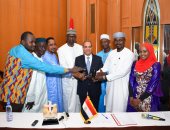 وزير الخارجية والهجرة يلتقى أعضاء جمعية مالى لخريجى الجامعات المصرية