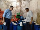 ضبط زيت طعام مجهول المصدر خلال حملة تموينية فى الهرم