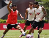 إيكيتيكي يتدرب لأول مرة مع ليفربول بمشاركة محمد صلاح.. صور