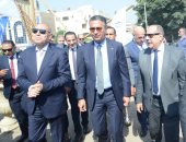 سوق اليوم الواحد كل ما تحتاجه الأسرة من منتجات غذائية ولحوم ودواجن وخضار.. شريف فاروق يفتتح فرعا جديدا بالجمالية.. ويؤكد: وزارة التموين مستمرة فى المبادرة لضبط الأسعار وتنفيذا لتوجيهات القيادة السياسية