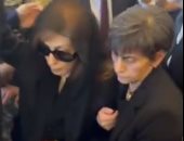 فيروز ولحظات صادمة قبل إلقاء نظرة الوداع على جثمان زياد الرحبانى.. فيديو