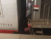 قطار يصطدم بالرصيف فى محطة مصر دون إصابات.. صور