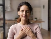 ليه بنحتاج أحياناً للصمت والانعزال عن الناس؟.. فوائد لازم تعرفها