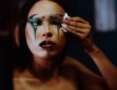 تفسير حلم إزالة المكياج أمام الناس.. كشف حقائق وافتقاد للأمان 