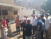 نائب محافظ الجيزة يلتقى أهالى منيل شيحة وطموه لبحث شكواهم