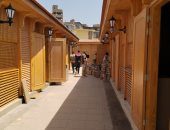 مكتبات سور الأزبكية للكتب القديمة ترتدى ثوبا جديدا.. أكشاك بتصميم تراثى مدعومة بمنظومة مكافحة الحريق وشبكات إنارة حديثة.. التجار يشكرون الرئيس لاهتمامه بالقاهرة التاريخية.. والمحافظ: افتتاح حديقة الأزبكية قريبا