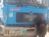القبض على سائق لإلقائه حمولة خرسانية بالطريق الدائرى.. فيديو