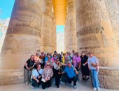 الأقصر ساحرة الصيف تجذب آلاف الزوار.. السائحون يستمتعون بمشاهدة المعالم الأثرية والسياحية.. والمحافظ: لدينا 4500 غرفة عائمة.. ومتابعة دورية للنظافة والتجميل بكورنيش النيل لخدمة ضيوف العالم.. صور