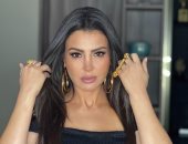 دينا فؤاد بإطلالة صيفية فى شوارع أوروبا والجمهور يتفاعل معها