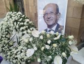 أسرة الفنان الراحل لطفى لبيب تتلقى العزاء بالكنيسة الإنجيلية فى الإسكندرية.. مباشر