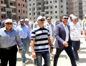 وزير الإسكان يتفقد وحدات المبادرة الرئاسية "سكن لكل المصريين" 