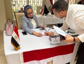 المصريون فى الخليج يعزفون سيمفونية وطنية في حب مصر.. إقبال على صناديق الاقتراع في ثانى أيام انتخابات "الشيوخ".. سفير مصر بالكويت: مشاركة فاعلة من المصريين.. وسفيرة مصر بالبحرين: التصويت جرى بسلاسة.. صور