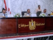 محافظ سوهاج يستعرض إحلال وتجديد مصانع متوقفة باجتماع المجلس الاقتصادى