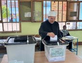 وزير الأوقاف السابق يدلى بصوته بانتخابات مجلس الشيوخ.. ويؤكد: واجب وطنى