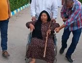 قعيدة تدلى بصوتها فى القنطرة غرب: "لو على فراش الموت سأحضر من أجل البلد"