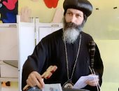 أسقف برج العرب والعامرية يدلى بصوته فى انتخابات مجلس الشيوخ غرب الإسكندرية