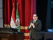 رئيس جامعة القاهرة يلقى محاضرة الافتتاح بمعسكر قادة المستقبل 