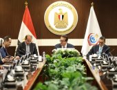 وزير الصحة يتابع موقف ملف المساهمة التكافلية بمنظومة التأمين الصحى الشامل