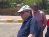 المخرج مجدي أبو عميرة يشارك فى تشييع جثمان الفنان سيد صادق 