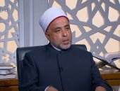 أمين الفتوى يوضح حكم قراءة القرآن والتسبيح دون حجاب
