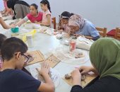 أطفال كفر الشيخ يطرقون أبواب النحت.. ورش صيفية تكتشف المواهب الصغيرة فى تشكيل التماثيل والأوانى.. المشاركون: نتمنى أن نكون فنانين على غرار محمود مختار.. وأحد أولياء الأمور يشيد بالتجربة: تحقق لهم المتعة.. صور