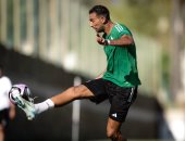 الاتفاق يستعيد أحمد حسن كوكا أمام التعاون في الدوري السعودي