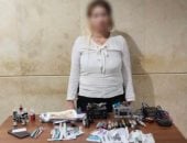 الداخلية: ضبط تيك توكر ترسم على أجساد السيدات بصورة خادشة للحياء