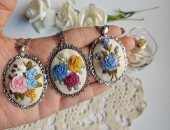 الماجستير مامنعهاش.. لورين بتصمم سلاسل تجمع بين الموردن والزمن الجميل