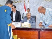 محافظ سوهاج يستمع إلى مطالب وشكاوى المواطنين فى اللقاء الجماهيرى