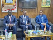 سفير كينيا يبحث فى نقابة العاملين بالزراعة تخصيص 5 آلاف فدان للمصريين بنيروبى