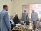 رئيس منطقة سوهاج الأزهرية يتفقد اختبارات الدارسين الخاتمين برواق القرآن