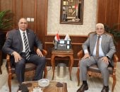نقيب المحامين يلتقى رئيس القومية للتأمين الاجتماعى لبحث سبل تيسير الإجراءات