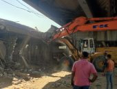 إزالة عدد من الورش المخالفة أسفل كوبرى أبيس بالإسكندرية