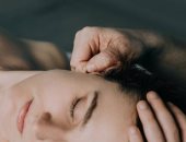 ما هو التدليك بالنقر؟.. اعرف تقنياته وفوائده بعد ما بقى تريند فى 2025