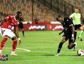 تحية ورسالة ريبيرو لـ"ديانج" عقب مغادرة مواجهة الأهلى وفاركو.. فيديو