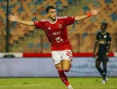 اشتباك زيزو وريبيرو في غرفة خلع الملابس.. الأهلي يرد.. فيديو