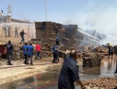 السيطرة على حريق مصنع كرتون فى مدينة بدر دون إصابات.. صور