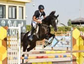 "محمود" يحصد بطولات في الفروسية بساق واحدة.. وكلمة السر دعم الأم