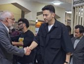حمادة هلال ومحمد لطفى وأنوشكا فى عزاء تيمور تيمور