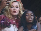 مادونا تحتفل بعيد ميلادها الـ67 بحضور سباق الخيل الأكثر جنونا بالعالم.. صور