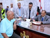 محافظ سوهاج يستمع إلى مطالب وشكاوى المواطنين فى اللقاء الجماهيرى