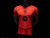 برشلونة يكشف عن قميصه الثالث بتصميم يكرّم السداسية
