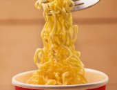 انسداد معوى وتلف كبد.. مخاطر تناول "النودلز" النيئة