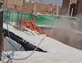 محافظة الجيزة تزيل عقارا مخالفا فى منطقة منشأة البكارى بحى الهرم.. فيديو