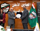 رئيس قضايا الدولة يستقبل مدير منصة “المنتور” ويكرم المستشارين المتميزين في البرامج التدريبية