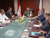 محافظ سوهاج يبحث آليات الترويج للفرص الاستثمارية بالمحافظة